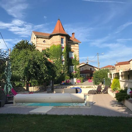 Vila Belle Maison De Famille Usson-en-Forez Exteriér fotografie