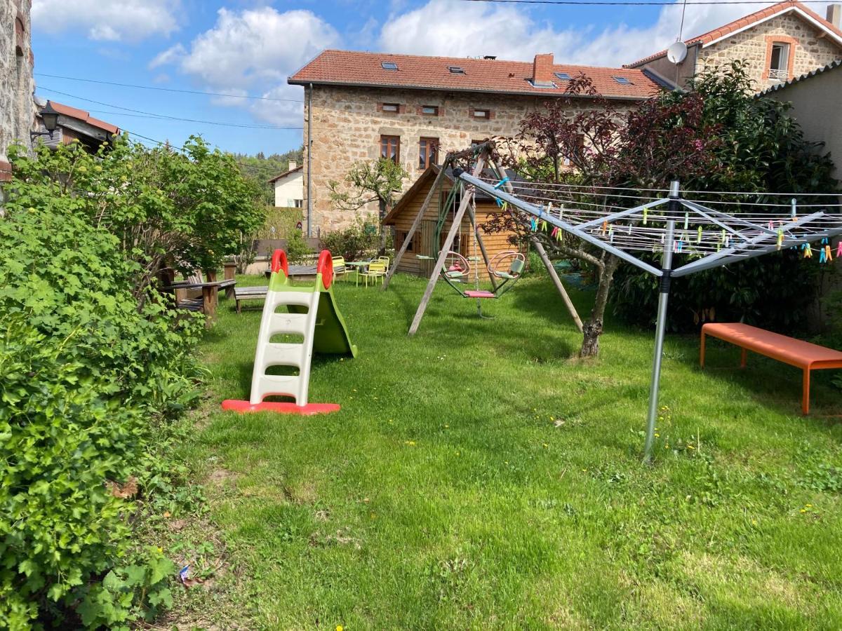 Vila Belle Maison De Famille Usson-en-Forez Exteriér fotografie
