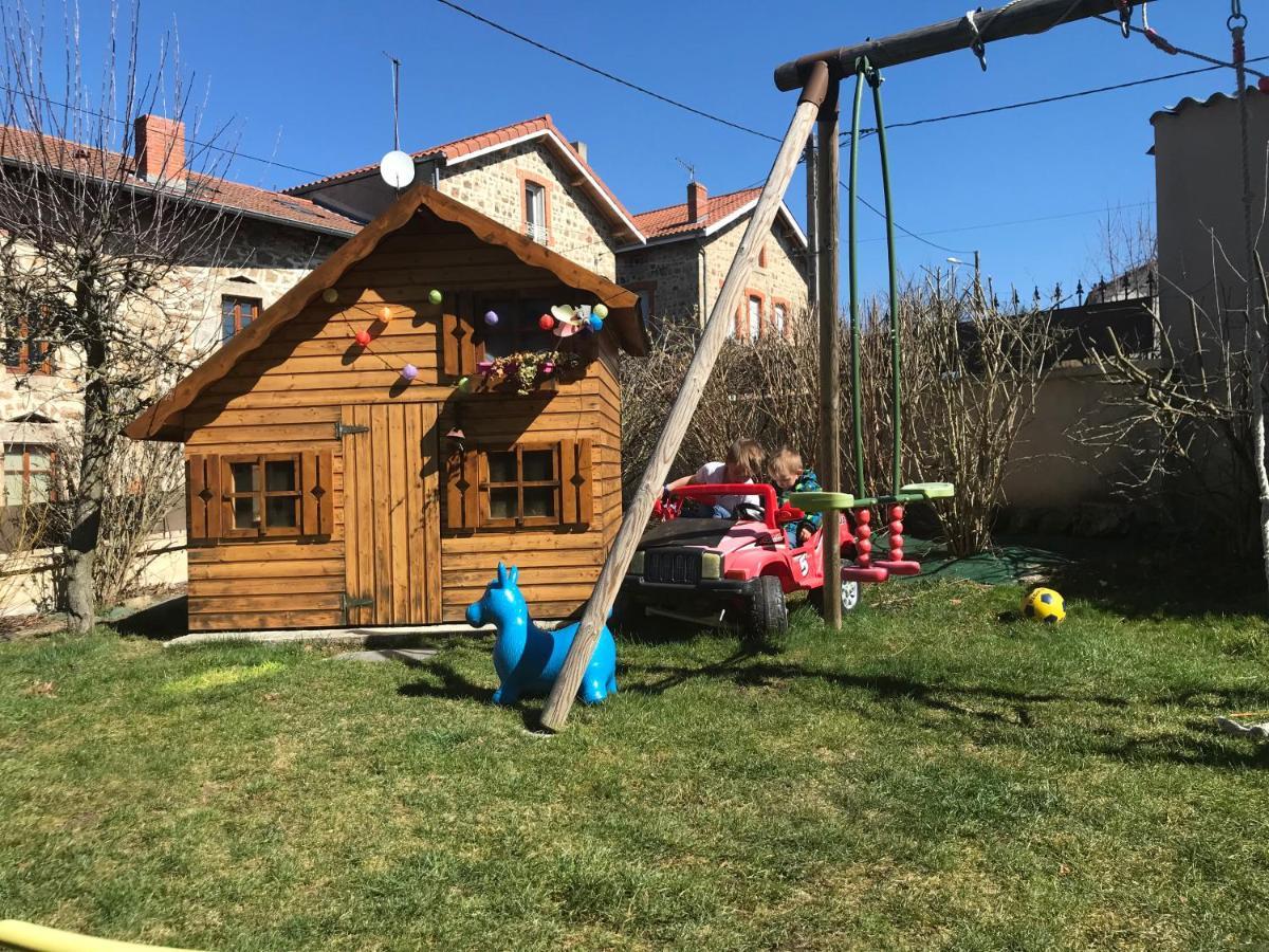 Vila Belle Maison De Famille Usson-en-Forez Exteriér fotografie